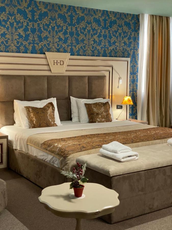 Hotel Deluxe Тирана Экстерьер фото